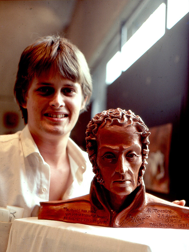 Raul finishing Bolivar sculpture