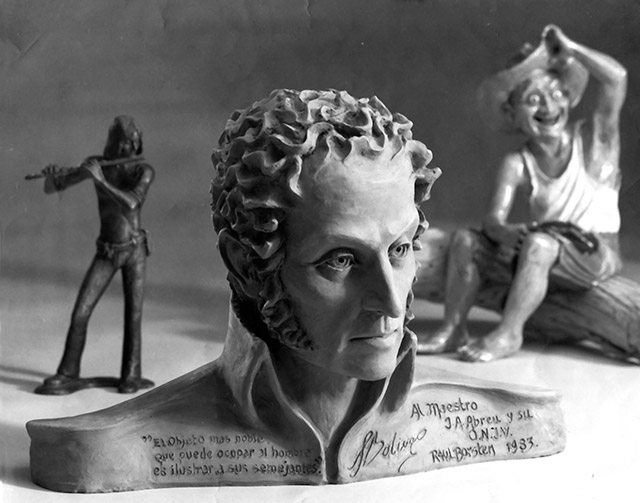 bolivar sculpture for luis abreu